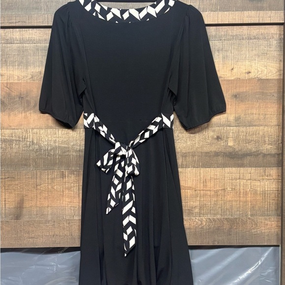 My Michelle Black and Cream Midi Dress Tie Back Large Like New - Picture 2 of 6